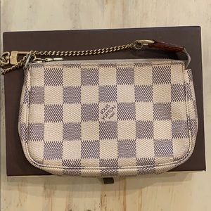 Louis Vuitton mini pouchette